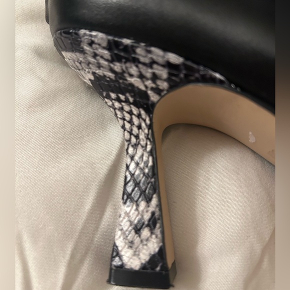 NWOB MARC FISHER LTD LADIES ANKLE BOOTS 8.5 - Picture 2 of 7